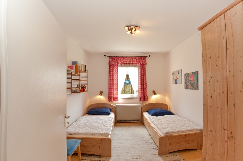 Drittes Schlafzimmer :Mit Einzelbetten und Waschbecken. Betten 90 * 200. Auch für 